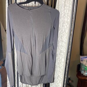 Lululemon Gray Long Sleeve Athletic Top 1/2 zip mesh side panel finger holes